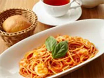 トマトソースパスタ